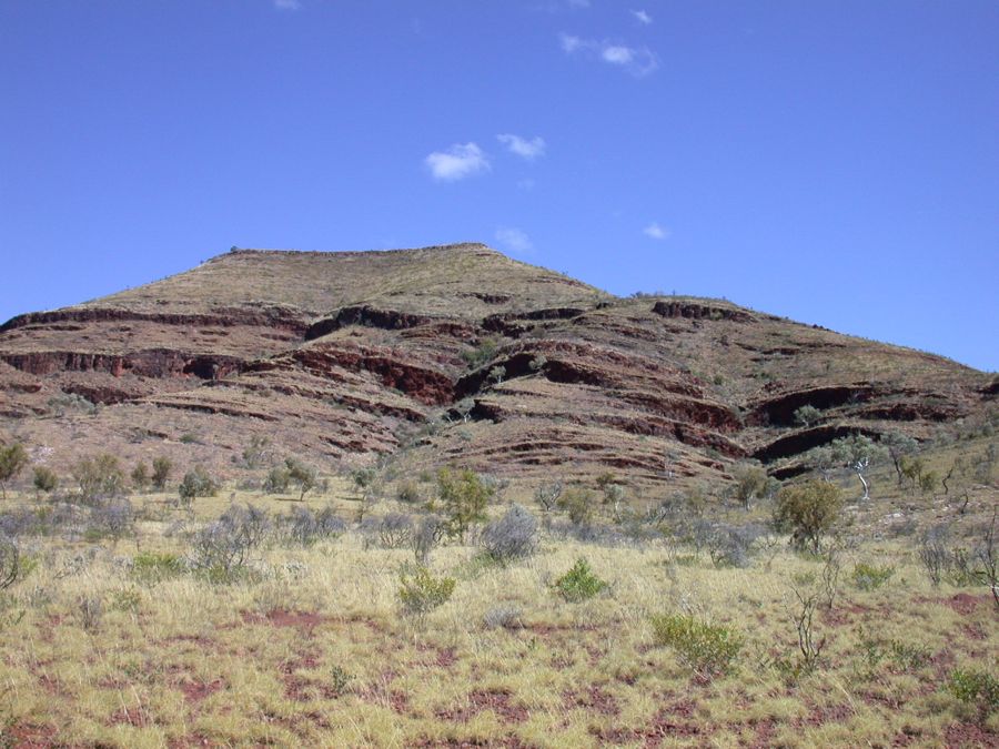 DSCN3537 Conical hill