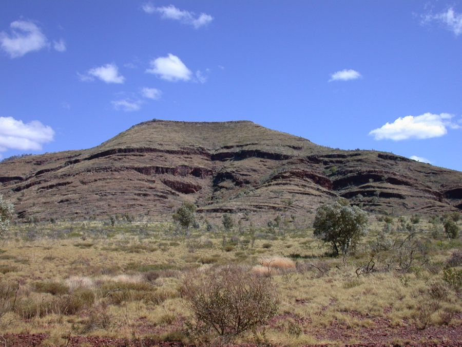 DSCN3538 Conical hill